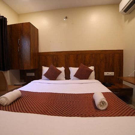 Oyo 8757 Prakash Inn Мумбаї Екстер'єр фото