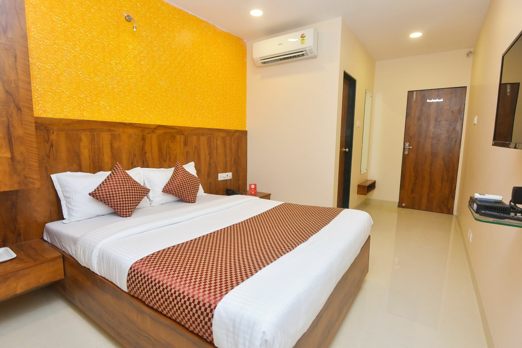 Oyo 8757 Prakash Inn Мумбаї Екстер'єр фото